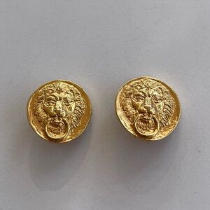 Lion Head Door Knocker Goldtone 1980’s Clip on Earrings Quality